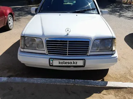 Mercedes-Benz E 200 1993 года за 2 000 000 тг. в Байконыр