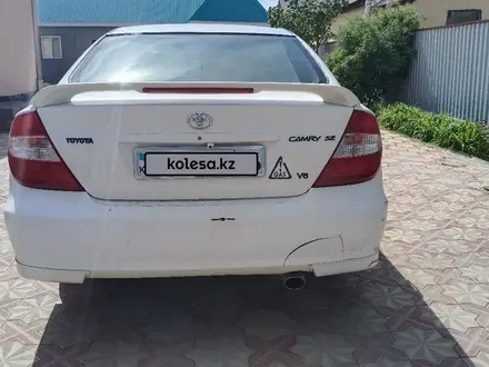 Toyota Camry 2004 года за 3 500 000 тг. в Атырау – фото 2