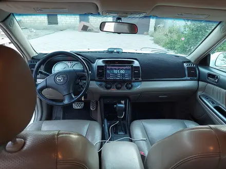 Toyota Camry 2004 года за 3 500 000 тг. в Атырау – фото 5