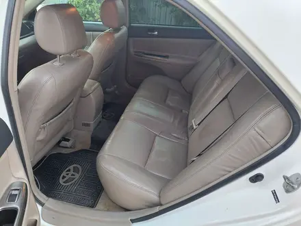 Toyota Camry 2004 года за 3 500 000 тг. в Атырау – фото 6