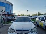 Mercedes-Benz C 230 2005 года за 4 500 000 тг. в Астана – фото 2