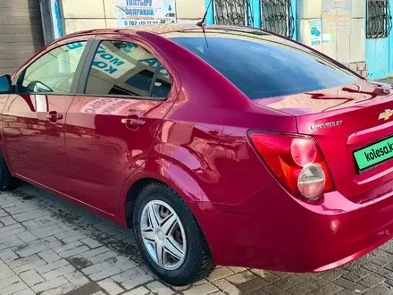 Chevrolet Aveo 2014 года за 3 200 000 тг. в Караганда – фото 2