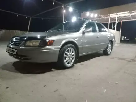 Toyota Camry 2000 года за 3 600 000 тг. в Шымкент – фото 2