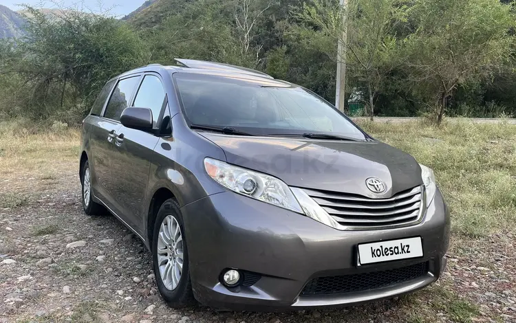 Toyota Sienna 2015 года за 14 800 000 тг. в Алматы