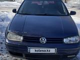 Volkswagen Golf 2001 года за 1 850 000 тг. в Астана