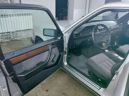 Mercedes-Benz E 260 1991 года за 1 500 000 тг. в Жанатас – фото 8