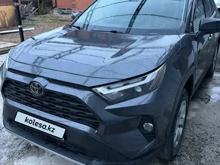 Toyota RAV4 2023 года за 14 800 000 тг. в Астана – фото 2