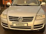 Volkswagen Touareg 2004 года за 3 200 000 тг. в Астана – фото 2