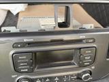 Заводской магнитофон Kia Rio с рамком bluetooth за 10 000 тг. в Алматы