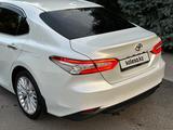 Toyota Camry 2018 года за 13 500 000 тг. в Шымкент – фото 4