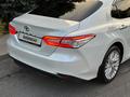 Toyota Camry 2018 года за 13 500 000 тг. в Шымкент – фото 11