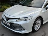 Toyota Camry 2018 года за 13 500 000 тг. в Шымкент