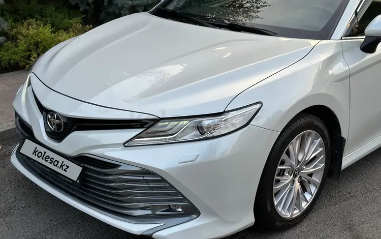 Toyota Camry 2018 года за 13 500 000 тг. в Шымкент