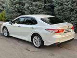 Toyota Camry 2018 года за 13 500 000 тг. в Шымкент – фото 3