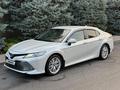 Toyota Camry 2018 года за 13 500 000 тг. в Шымкент – фото 2