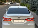 Toyota Camry 2018 года за 13 500 000 тг. в Шымкент – фото 5