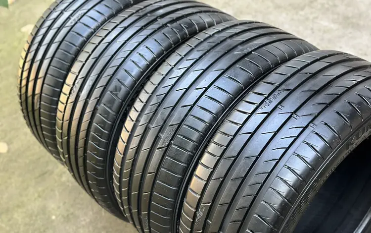 Kumho Ecsta 235/45 ZR18 за 175 000 тг. в Алматы