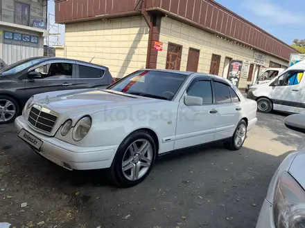 Mercedes-Benz E 230 1996 года за 2 700 000 тг. в Шымкент – фото 4