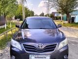 Toyota Camry 2010 года за 6 500 000 тг. в Актобе – фото 2