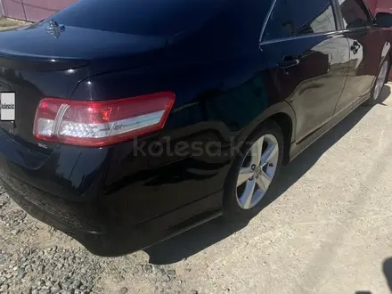 Toyota Camry 2011 года за 7 200 000 тг. в Атырау – фото 4