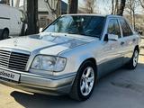Mercedes-Benz E 220 1994 годаfor2 250 000 тг. в Алматы