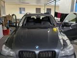 Оригинальные стекла на BMW за 25 000 тг. в Алматы – фото 2