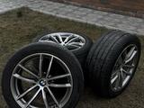Оригинальные диски BMW G30 R18 + летняя резина за 250 000 тг. в Павлодар