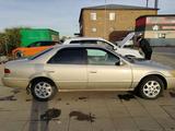 Toyota Camry 1999 годаfor3 500 000 тг. в Актобе – фото 4