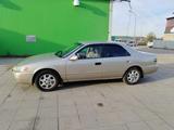 Toyota Camry 1999 годаfor3 500 000 тг. в Актобе – фото 5