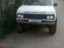 Nissan Pathfinder, 1995