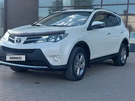 Toyota RAV4 2015 года за 9 200 000 тг. в Уральск – фото 4