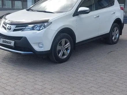 Toyota RAV4 2015 года за 9 200 000 тг. в Уральск – фото 2