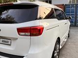 Kia Carnival 2018 года за 9 300 000 тг. в Алматы – фото 5