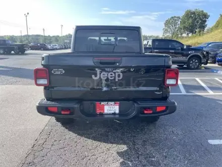 Jeep Gladiator 2023 года за 31 500 000 тг. в Алматы – фото 2