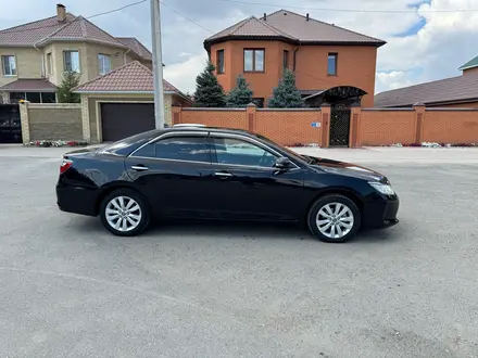 Toyota Camry 2015 года за 9 500 000 тг. в Актобе – фото 3