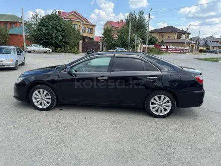 Toyota Camry 2015 года за 9 500 000 тг. в Актобе – фото 5