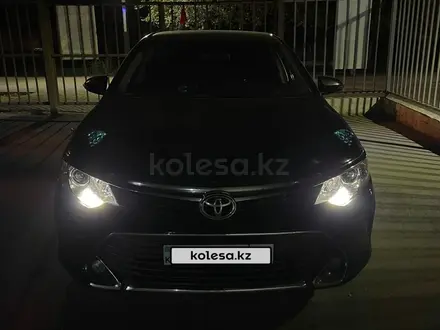 Toyota Camry 2015 года за 9 500 000 тг. в Актобе – фото 6