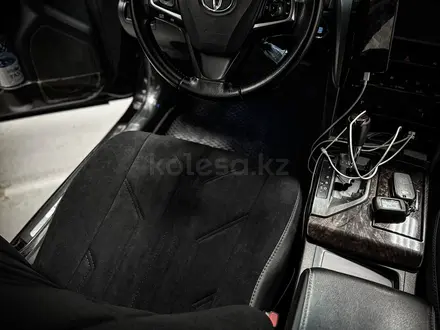 Toyota Camry 2015 года за 9 500 000 тг. в Актобе – фото 7