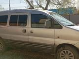 Hyundai Starex 2006 года за 3 500 000 тг. в Актобе – фото 2