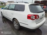 Крышка багажника Фольксваген Пассат Б6 Volkswagen Passat B6 (Универсал) за 50 000 тг. в Астана