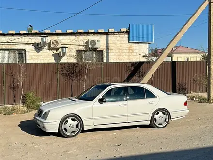 Mercedes-Benz E 320 2001 года за 3 800 000 тг. в Жанаозен