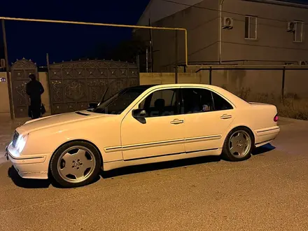 Mercedes-Benz E 320 2001 года за 3 800 000 тг. в Жанаозен – фото 3