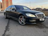 Mercedes-Benz S 63 AMG 2009 года за 15 000 000 тг. в Астана – фото 2