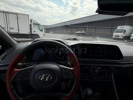 Hyundai Sonata 2021 года за 12 000 000 тг. в Алматы – фото 10