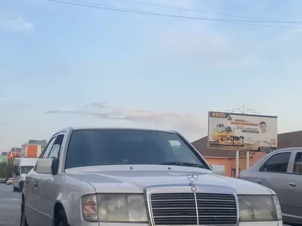 Mercedes-Benz E 220 1993 года за 1 800 000 тг. в Кызылорда – фото 2