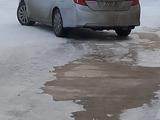 Toyota Camry 2014 года за 5 000 000 тг. в Атырау – фото 2