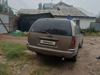 Nissan Primera, 1992