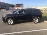 Toyota RAV4 2020 годаfor14 900 000 тг. в Атырау – фото 3