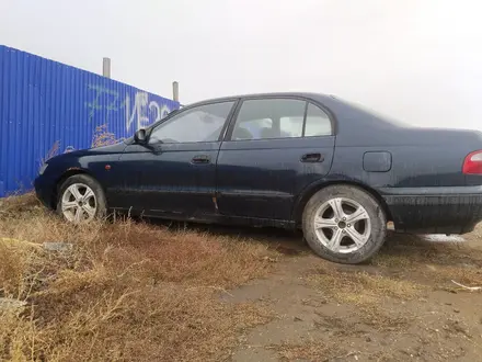 Toyota Carina E 1996 года за 1 050 000 тг. в Актобе – фото 3