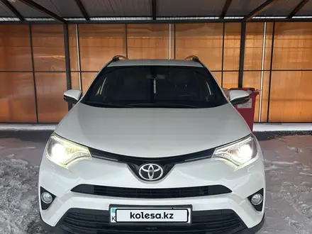 Toyota RAV4 2016 года за 12 000 000 тг. в Караганда